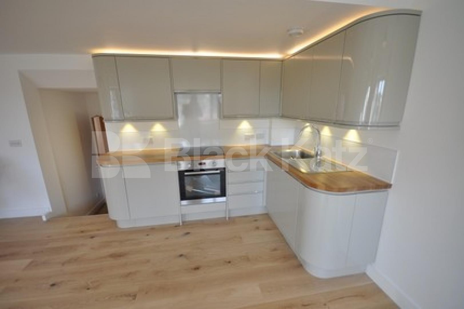 			LET, 2 Bedroom, 1 bath, 1 reception Flat			 Sutton Court Road, Chiswick